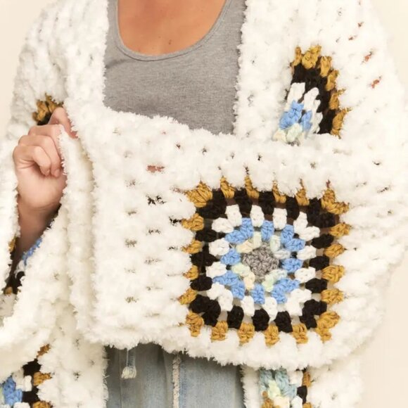 Davi & Dani Granny Square CHUNCKY Long Sleeves Cardigan - Picture 3 of 4